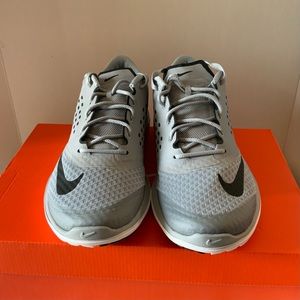 Nike FS Lite Run 2 Size 9 Wolf Grey/Black-White